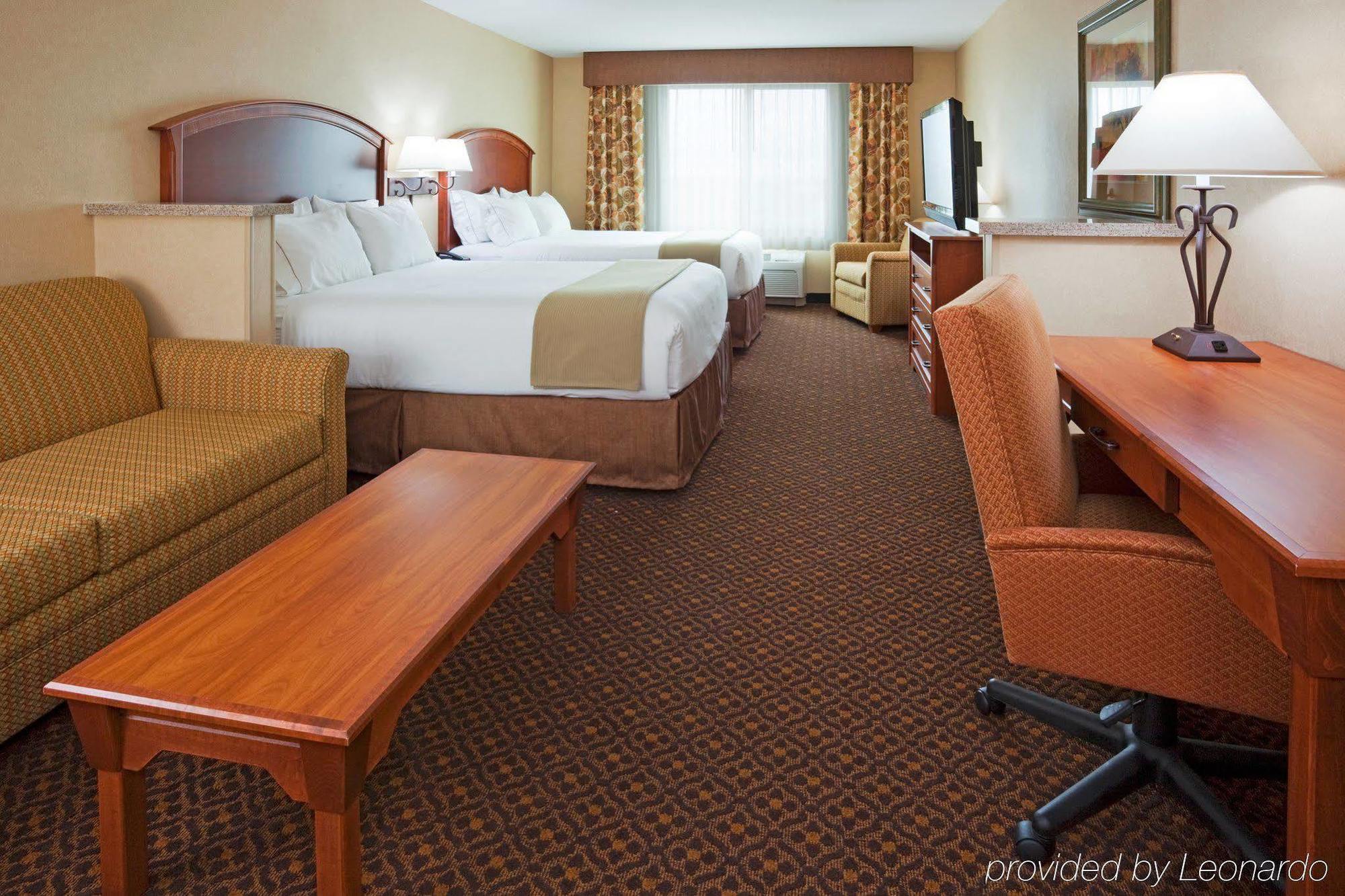Holiday Inn Express & Suites Mitchell, An Ihg Hotel Oda fotoğraf
