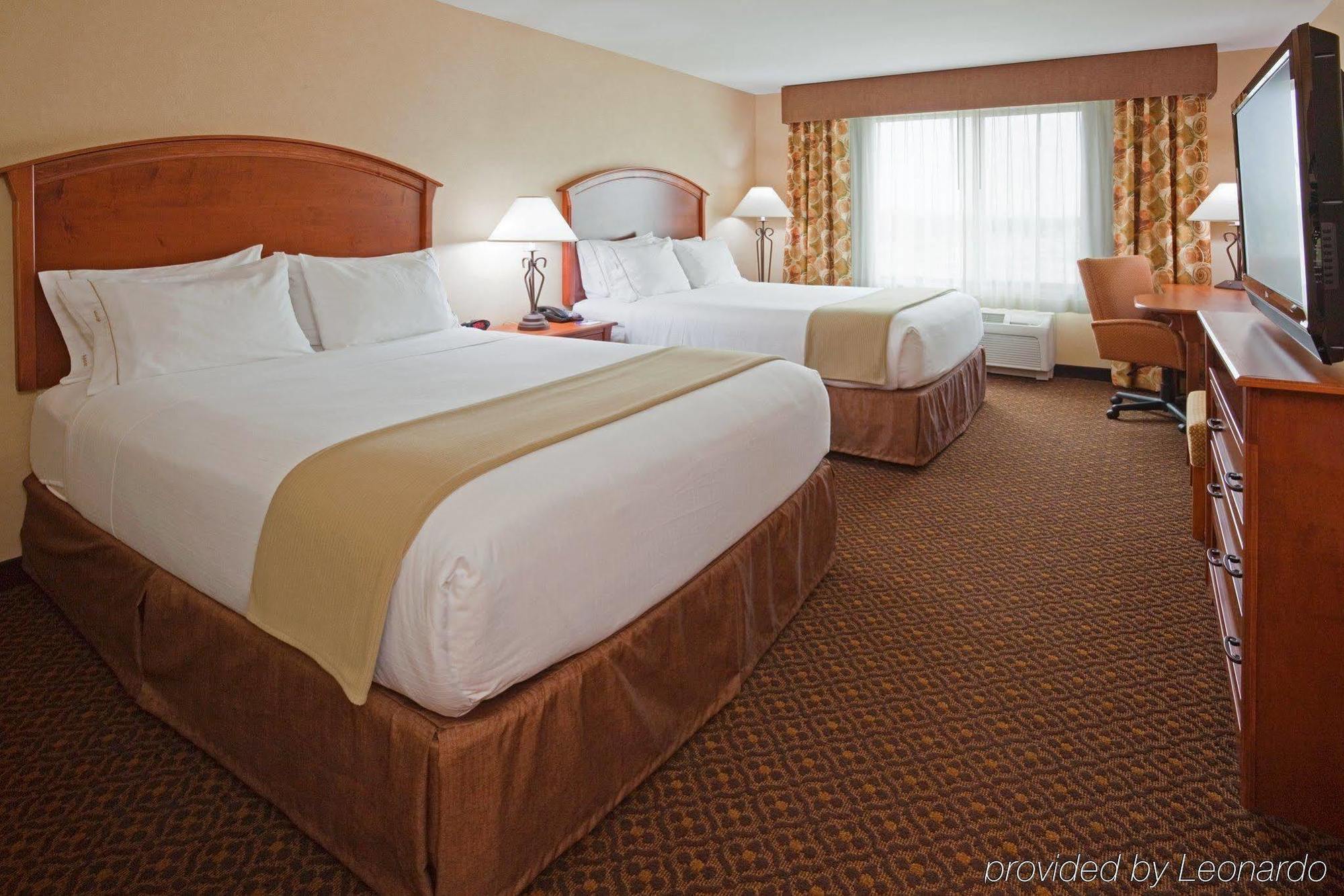 Holiday Inn Express & Suites Mitchell, An Ihg Hotel Oda fotoğraf